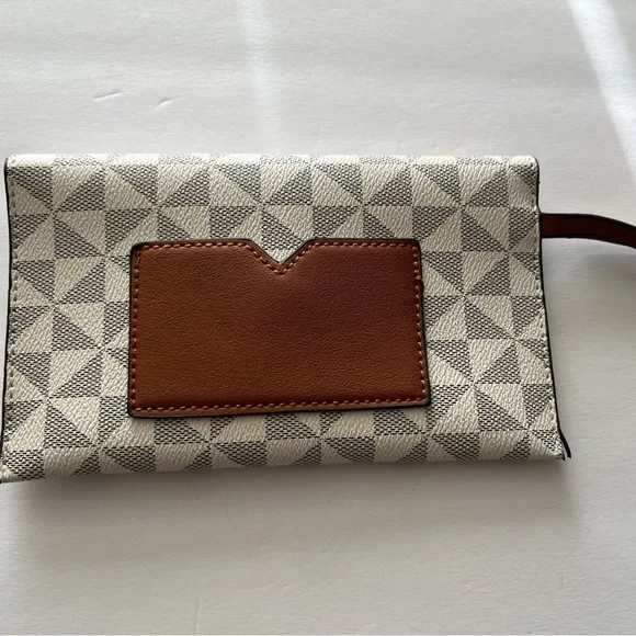 Fashion envelope wristlet - Picture 8 of 8